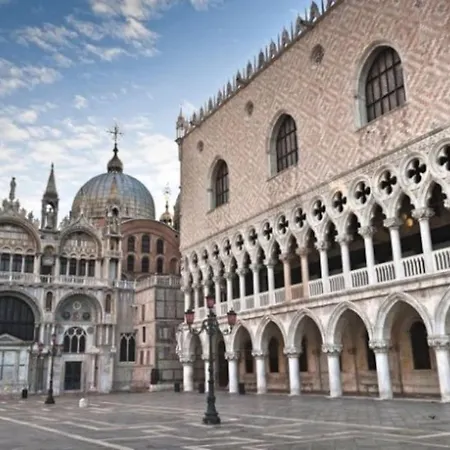 Quiet And Comfort In The Heart Of Venice-3