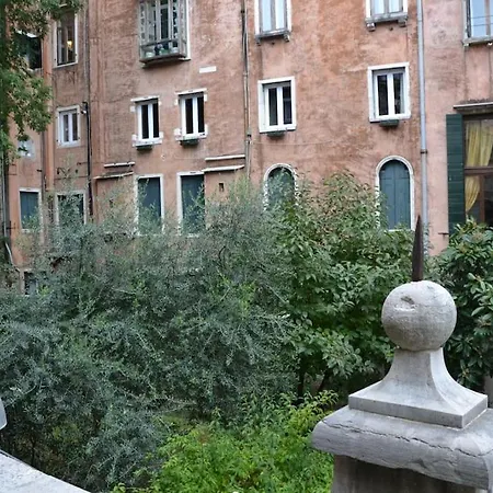Quiet And Comfort In The Heart Of Venice-2